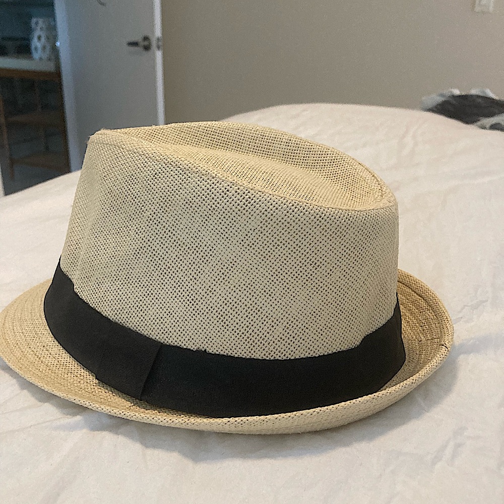 Angela & William off white woven fedora w/black band goes with everything